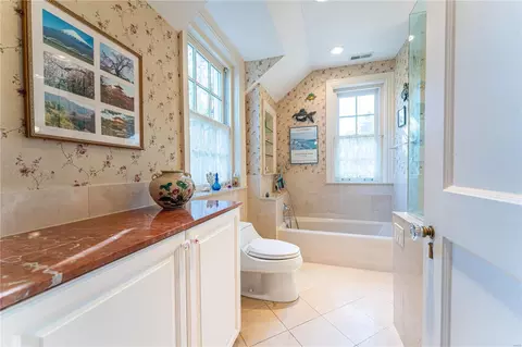 Bath - 13 Dromara Rd, Ladue, MO 63124 photo 1 of 5