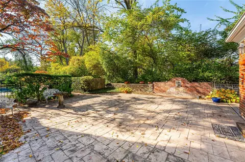 Exterior - 13 Dromara Rd, Ladue, MO 63124 photo 5 of 8