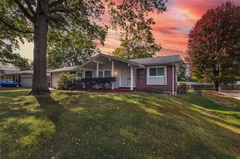 12785 Sandalwood Dr, Florissant, MO 63033