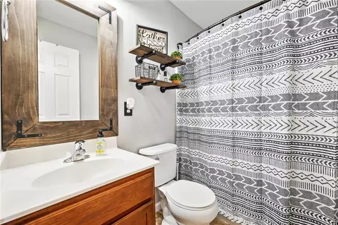 Bath - 99 Tisbury Ct, O'fallon, MO 63366 photo 2 of 2