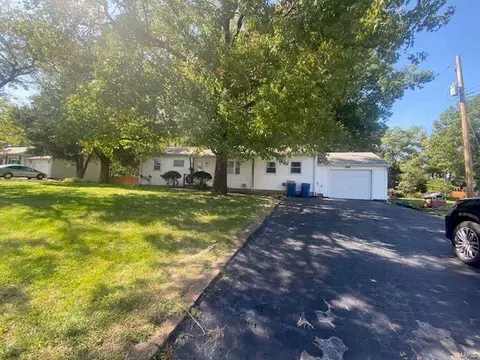 113 Highview Dr, Ballwin, MO 63011