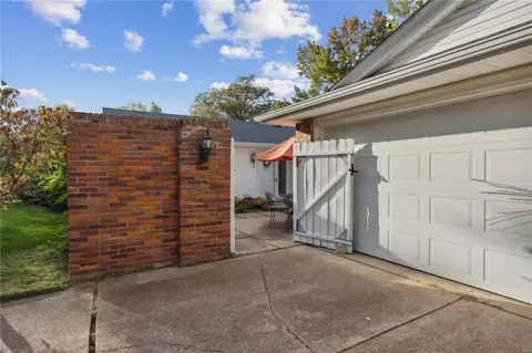 Exterior - 418 Brooktree Dr, Ballwin, MO 63011 photo 4 of 9