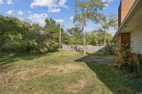 Exterior - 418 Brooktree Dr, Ballwin, MO 63011 photo 5 of 9