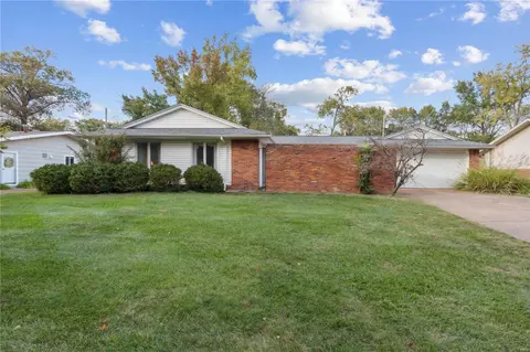 Exterior - 418 Brooktree Dr, Ballwin, MO 63011 photo 3 of 9