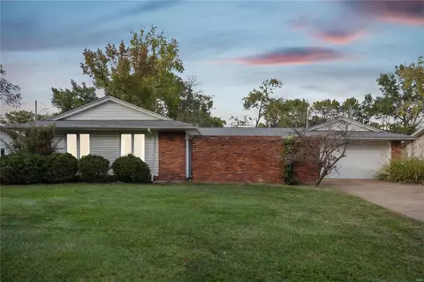 Exterior - 418 Brooktree Dr, Ballwin, MO 63011 photo 2 of 9