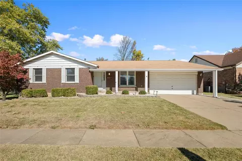 4067 Les Cherbourg Ln, Florissant, MO 63034