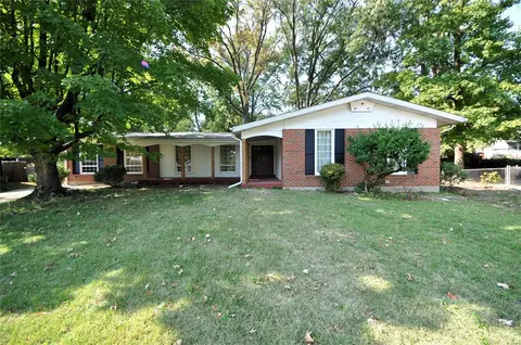 10 Cornflower Ct, Florissant, MO 63033
