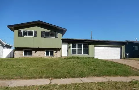 12 Trinity Ln, Florissant, MO 63031
