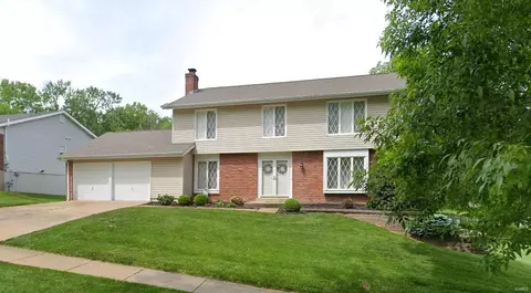 819 Country Heights Ct, Manchester, MO 63021