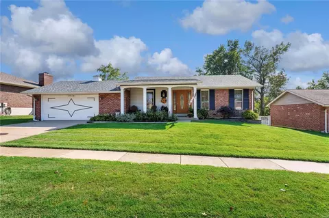 2750 Windford Dr, Saint Louis, MO 63129