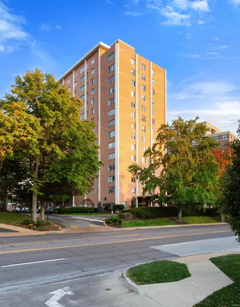 900 S Hanley Rd #6D, Saint Louis, MO 63105