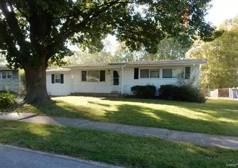 1586 Champlin Dr, Saint Louis, MO 63136