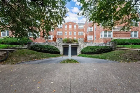 7563 Oxford Dr #1S, Saint Louis, MO 63105