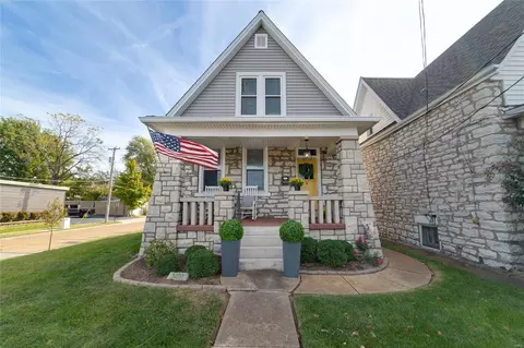3200 S Big Bend Blvd, Saint Louis, MO 63143