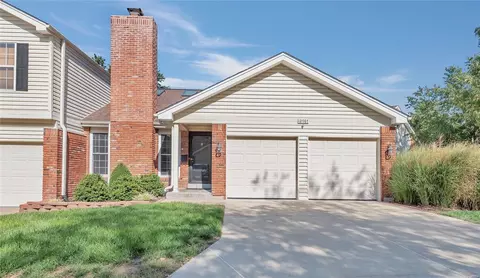 12767 Bennington Common Ln, Saint Louis, MO 63146