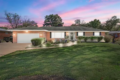 9866 Sappington Rd, Saint Louis, MO 63128