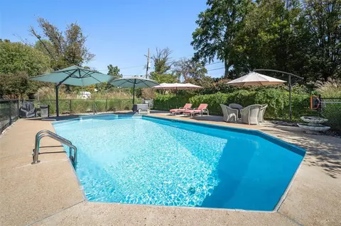 9866 Sappington Rd, Saint Louis, MO 63128 photo 2