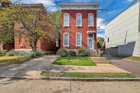 1721 Oregon Pl, Saint Louis, MO 63104