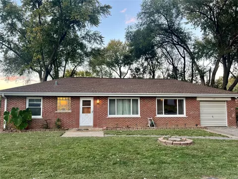 318 Thomas Ave, Saint Charles, MO 63301