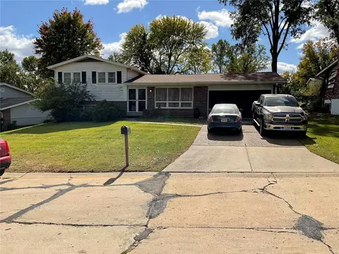 1216 Rivoli Dr, Ballwin, MO 63011