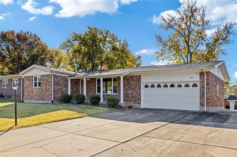 25 Willow Way, Saint Charles, MO 63304