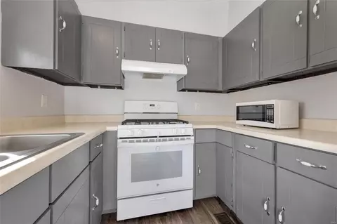 Kitchen - 1310 Half Moon Dr, O'fallon, MO 63366 photo 2 of 2