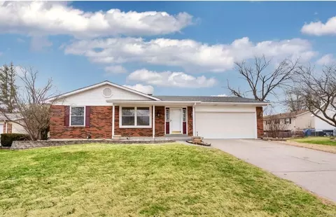 15 Donna Dr, St. Peters, MO 63376