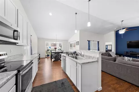 Entry Way - 11054 Arbor Gardens Dr, Bridgeton, MO 63044 photo 6 of 6