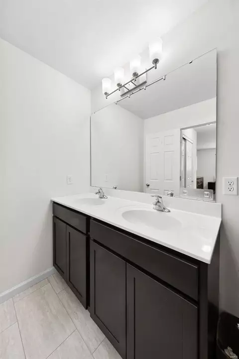 Bath - 11054 Arbor Gardens Dr, Bridgeton, MO 63044 photo 1 of 3