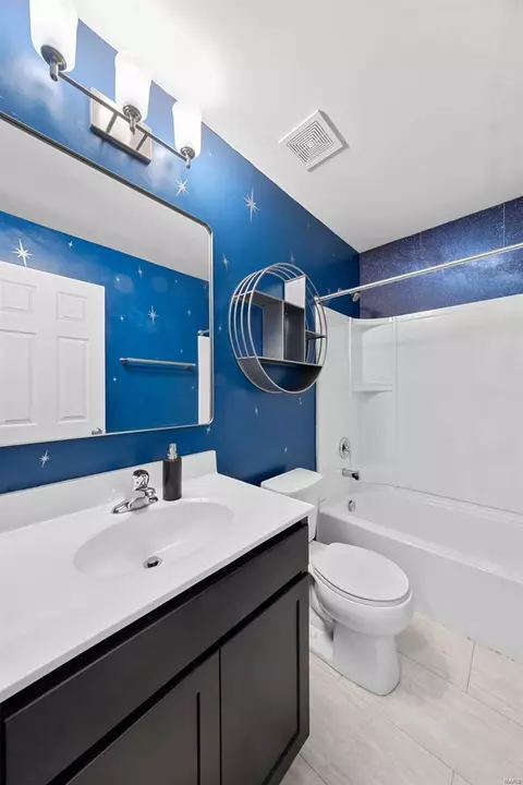 Bath - 11054 Arbor Gardens Dr, Bridgeton, MO 63044 photo 3 of 3