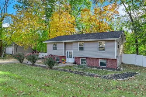 Exterior - 800 Forest Run Dr, Eureka, MO 63025 photo 1 of 8