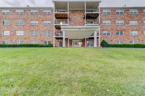 3107 Garnette Dr #B3, Bridgeton, MO 63044