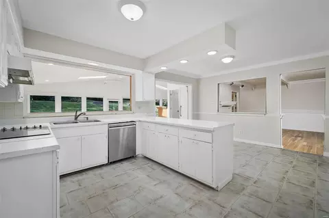 Kitchen - 716 Guenevere Dr, Ballwin, MO 63011 photo 4 of 4