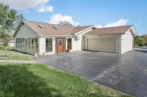 Exterior - 716 Guenevere Dr, Ballwin, MO 63011 photo 6 of 9
