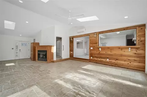 Living - 716 Guenevere Dr, Ballwin, MO 63011 photo 5 of 10