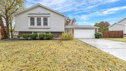 302 Atrium Ridge Ct, St. Peters, MO 63304