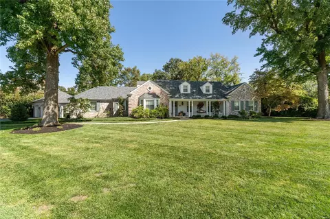 13 Godwin Ln, Saint Louis, MO 63124