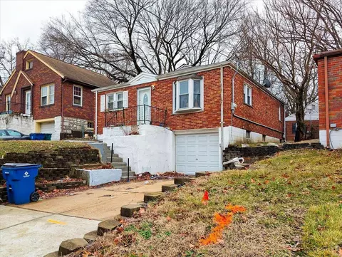 1275 N Florissant Rd, Saint Louis, MO 63135