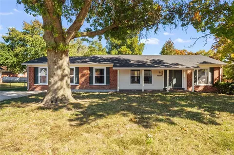2440 Cheshire Dr, Florissant, MO 63033