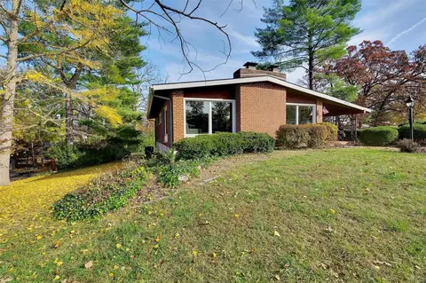 8746 Norcross Dr, Crestwood, MO 63126