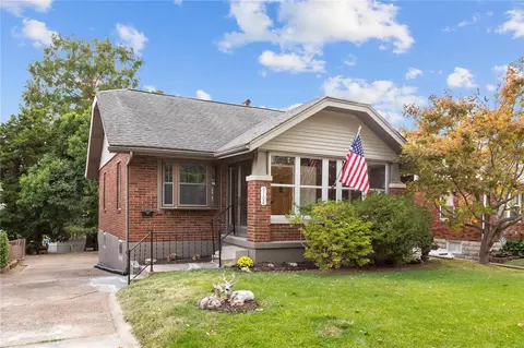 9108 Seneca Ln, Saint Louis, MO 63114