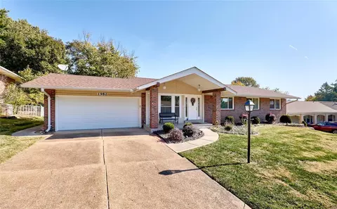 1982 Burlewood Dr, Saint Louis, MO 63146