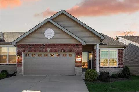 16140 Amber Vista Dr, Ballwin, MO 63021