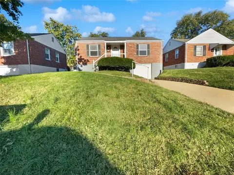 2813 Mohattan Ln, Saint Louis, MO 63125