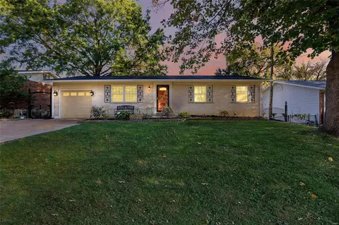 4522 Ferrer Dr, Saint Louis, MO 63129