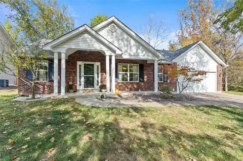 3205 Country Knoll Dr, Saint Charles, MO 63303