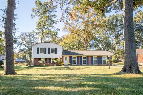 321 Nantucket Dr, Ballwin, MO 63011