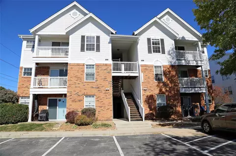 1225 Woodland Point Dr #L, Saint Louis, MO 63146