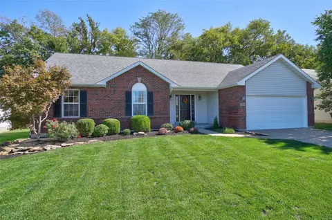 728 Pecan Hill Dr, Saint Charles, MO 63304
