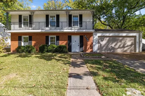 8736 Pardee Ln, Saint Louis, MO 63126